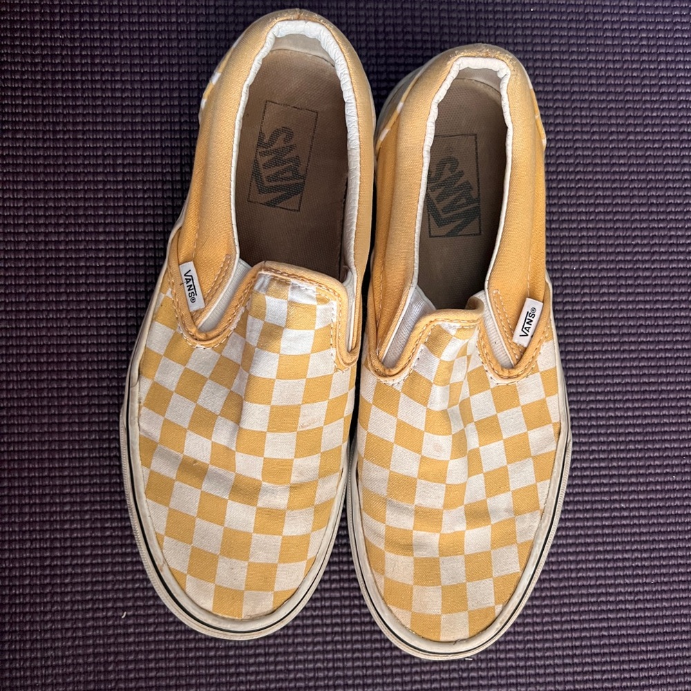 Yellow checkered slip on Vans men’s 7.5 women’s 9